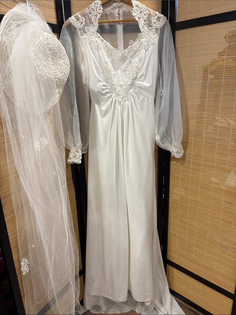 Vintage Wedding dress with Sheer Lace Sleeves includes hat with veil